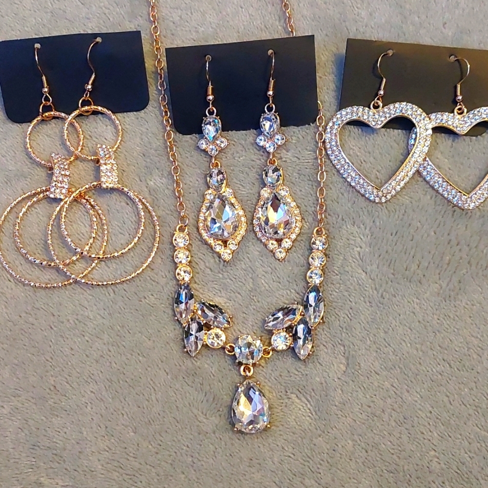 Gold Necklace & Earrings Set